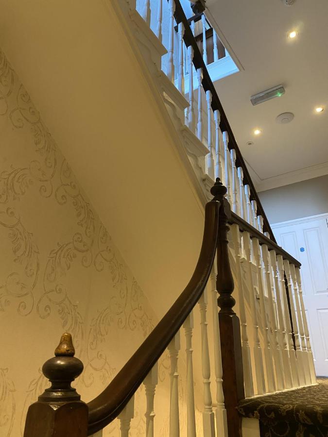 Number One Hundred Bed And Breakfast Cardiff Eksteriør bilde