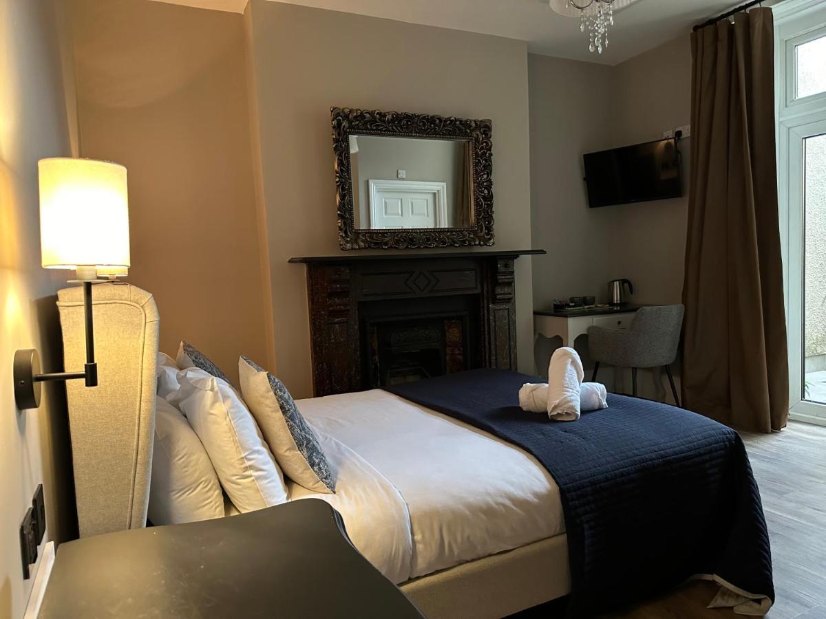 Number One Hundred Bed And Breakfast Cardiff Eksteriør bilde
