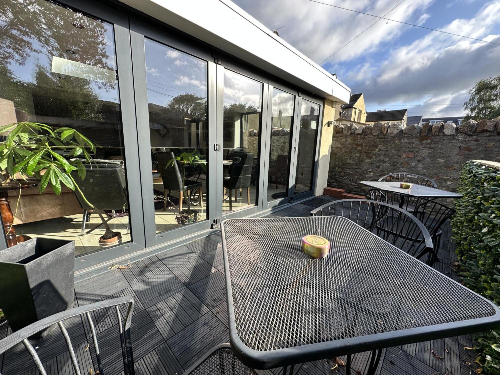 Number One Hundred Bed And Breakfast Cardiff Eksteriør bilde