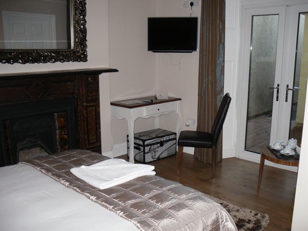 Number One Hundred Bed And Breakfast Cardiff Eksteriør bilde