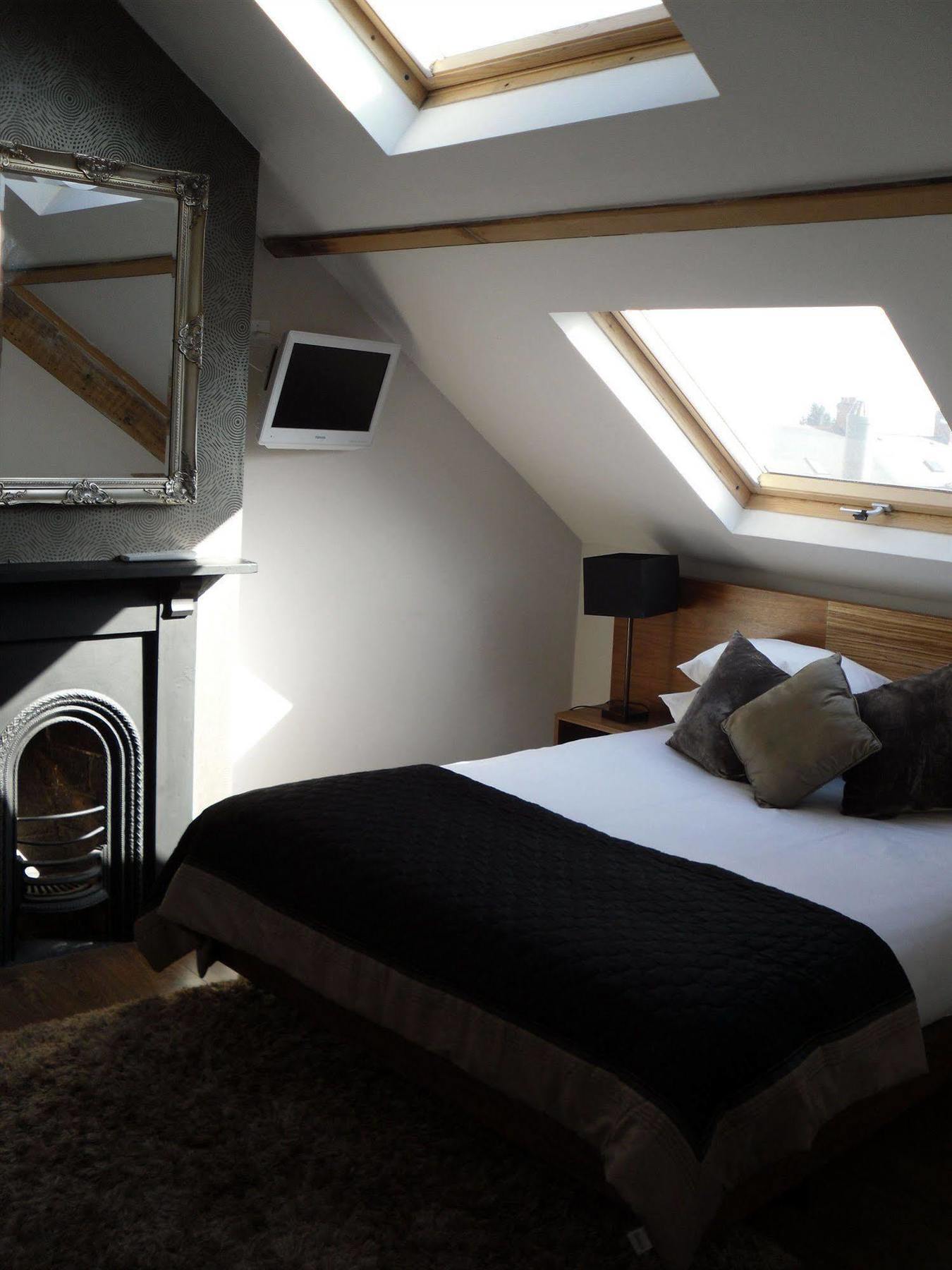 Number One Hundred Bed And Breakfast Cardiff Eksteriør bilde