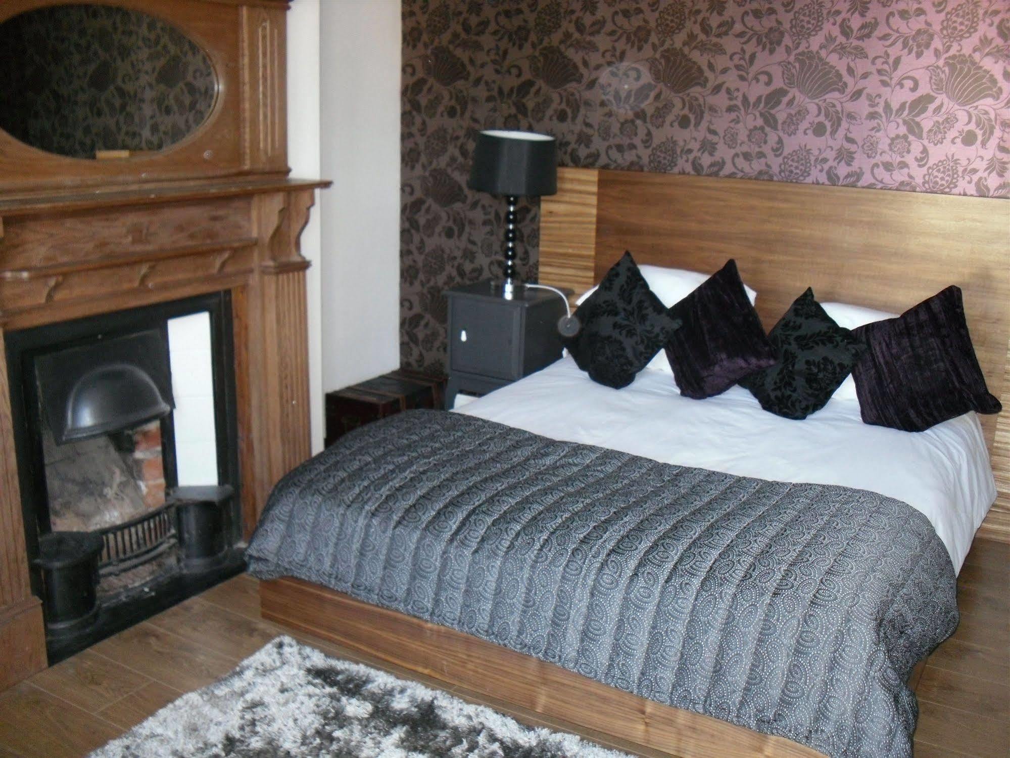 Number One Hundred Bed And Breakfast Cardiff Eksteriør bilde